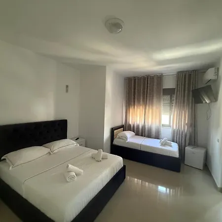 Hotel Italia Golem (Tirana)